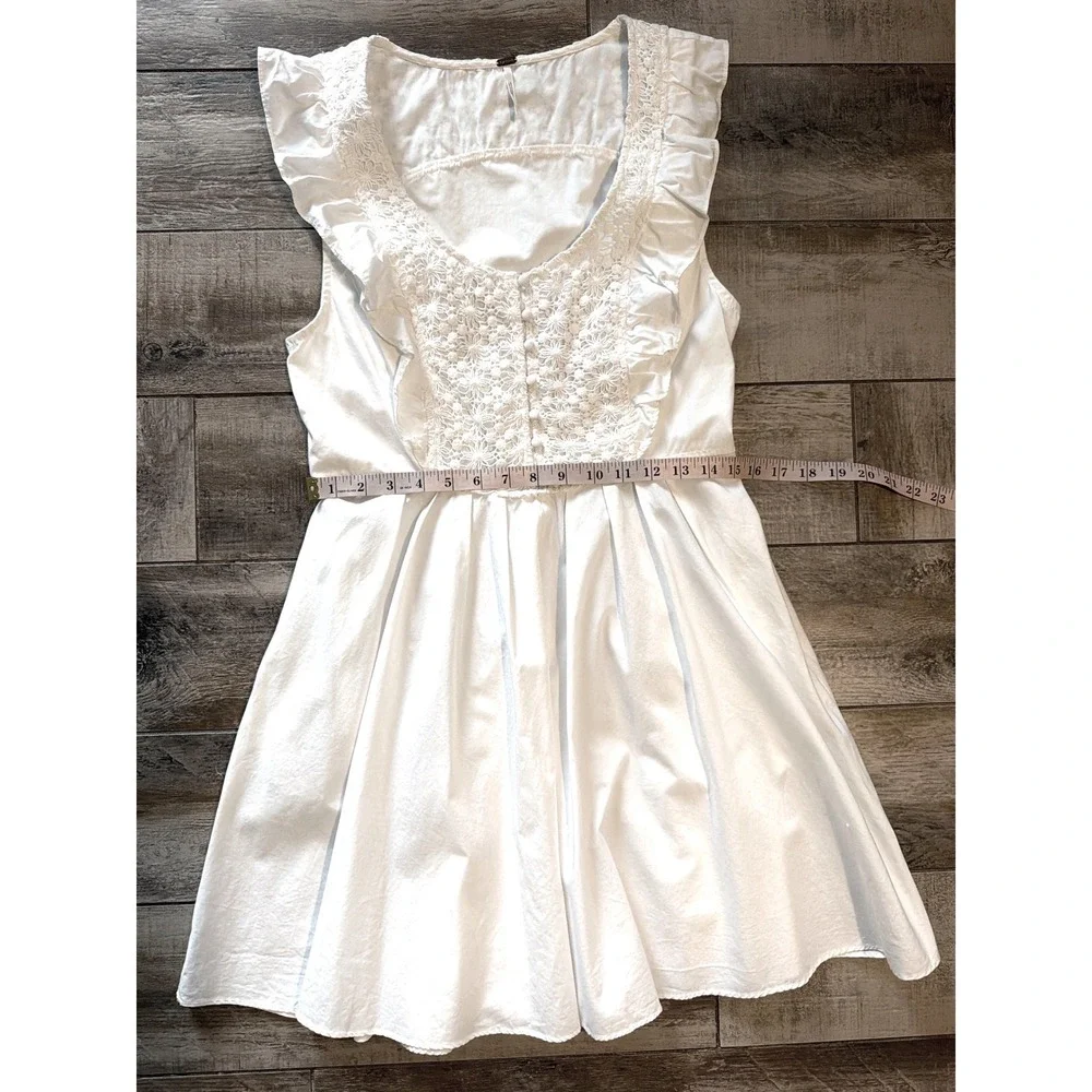FREE PEOPLE Womens sz Large Half Moon white crochet ruffled fit & flare  pockets